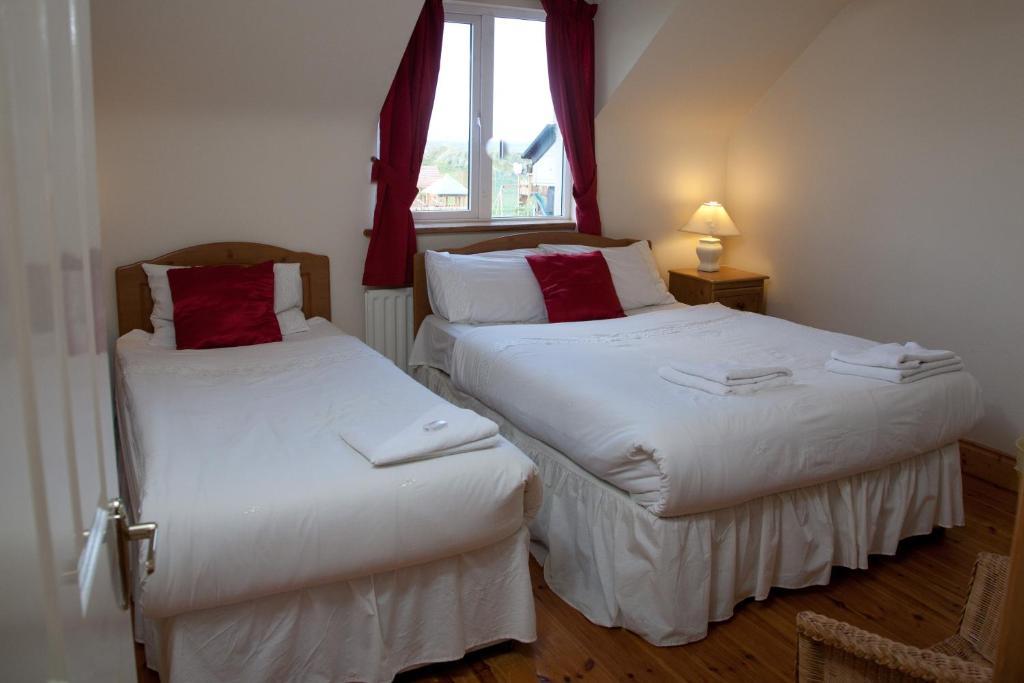 Ceol Na Mara Holiday Homes - Cois Tra & Cor Na Dtonn 恩尼斯克朗 客房 照片